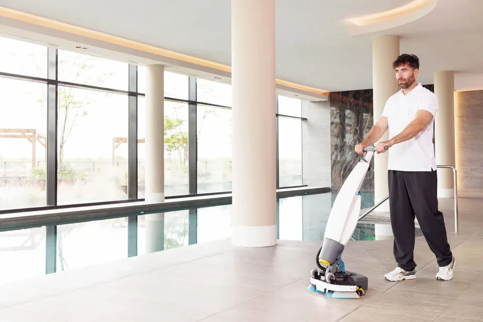 i-team i-mop 40 Pro im Einsatz – enge Bereiche und Kanten